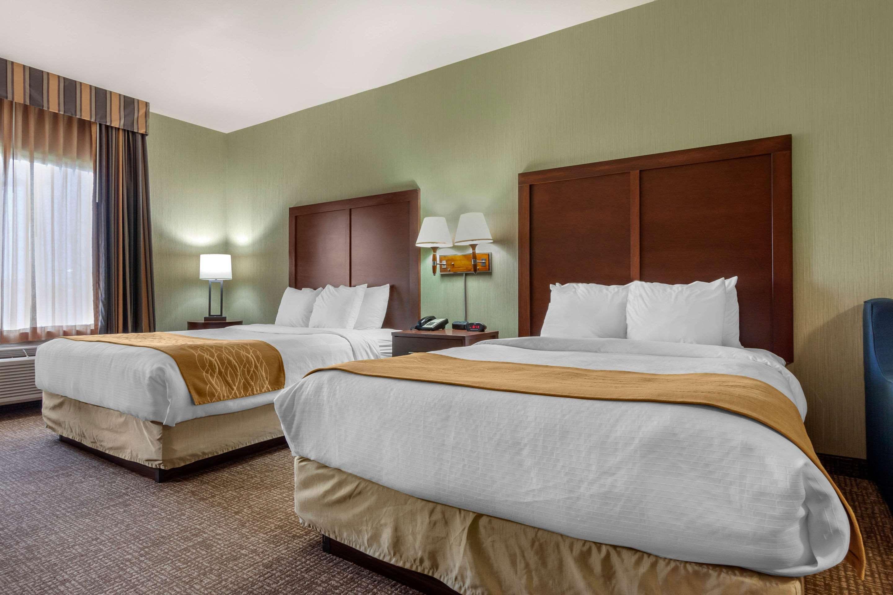 Comfort Inn & Suites Mitchell I-90 Екстериор снимка