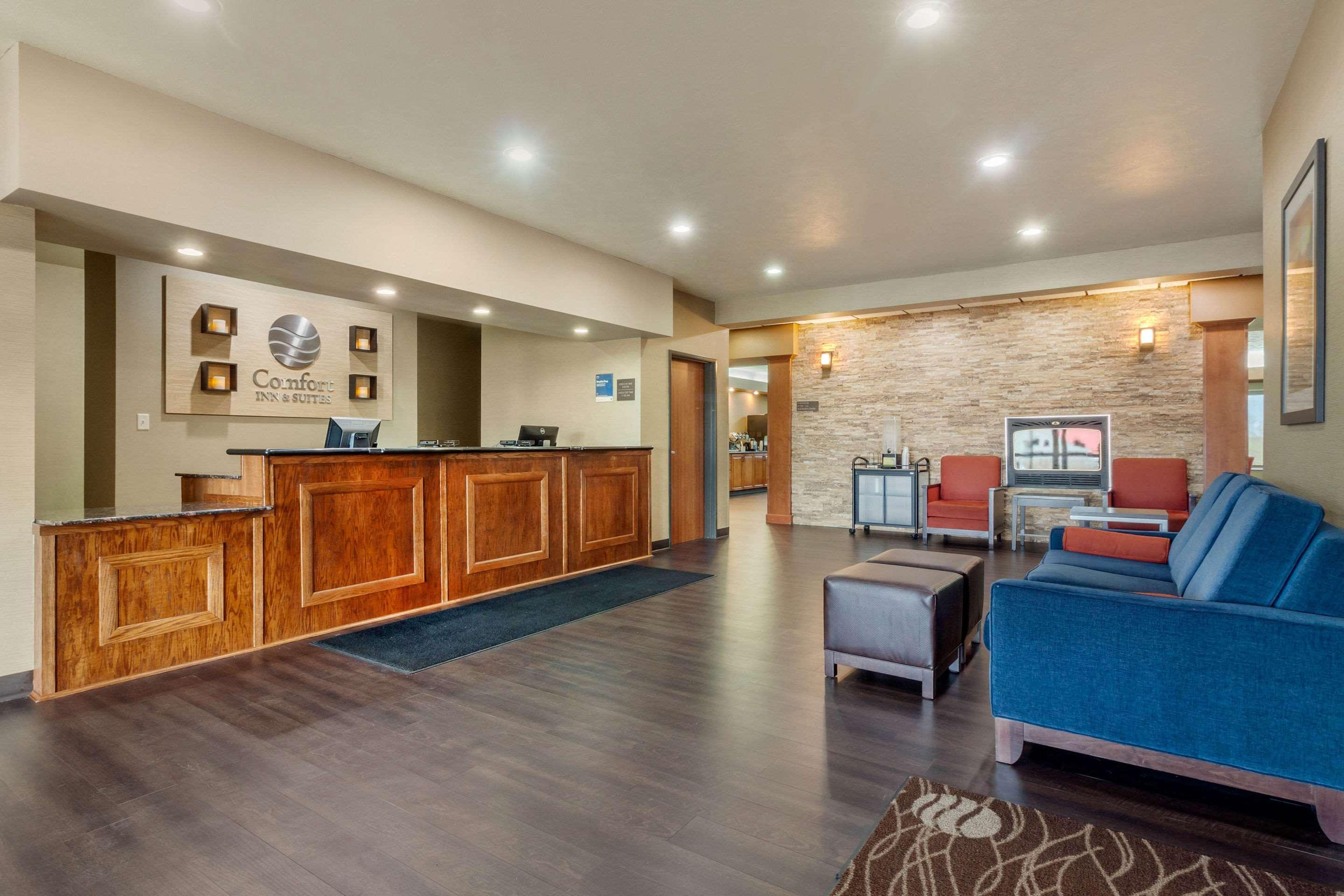 Comfort Inn & Suites Mitchell I-90 Екстериор снимка