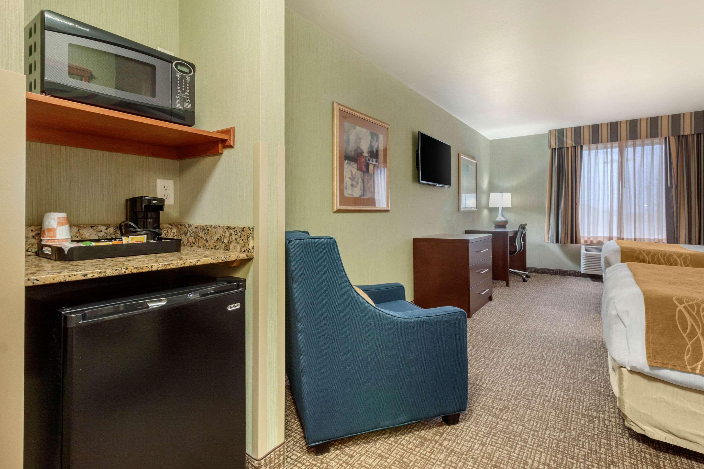 Comfort Inn & Suites Mitchell I-90 Екстериор снимка