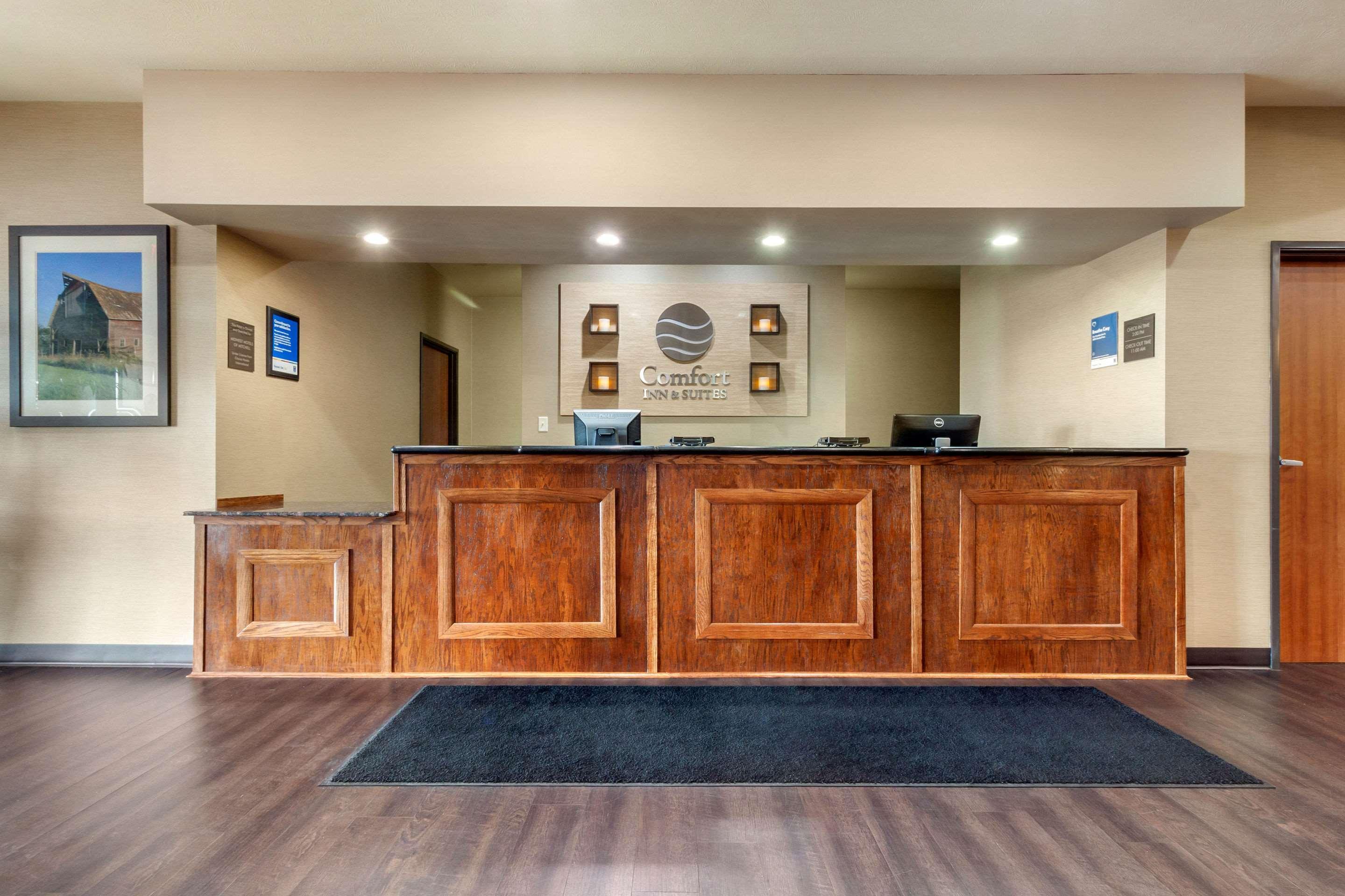 Comfort Inn & Suites Mitchell I-90 Екстериор снимка