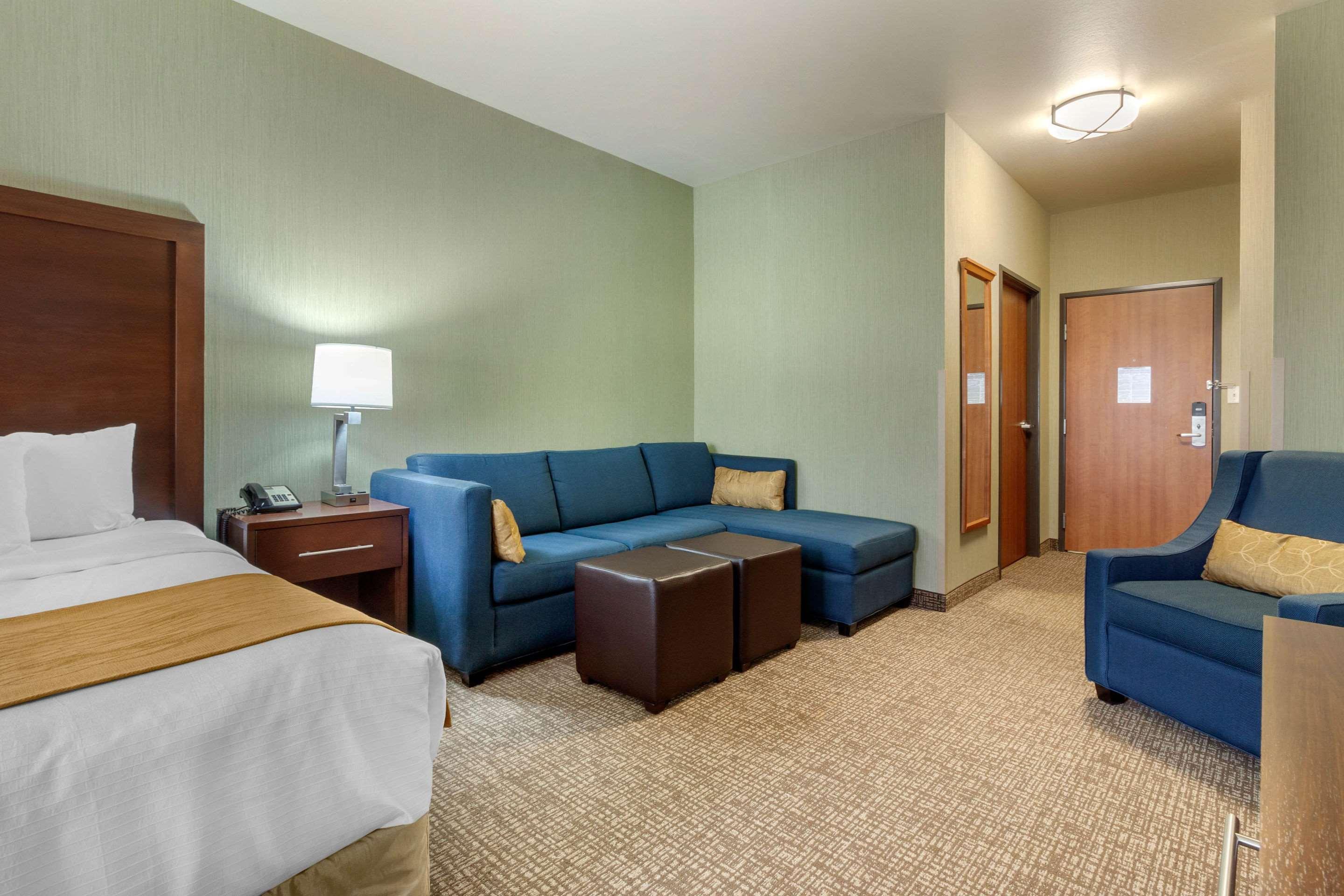 Comfort Inn & Suites Mitchell I-90 Екстериор снимка