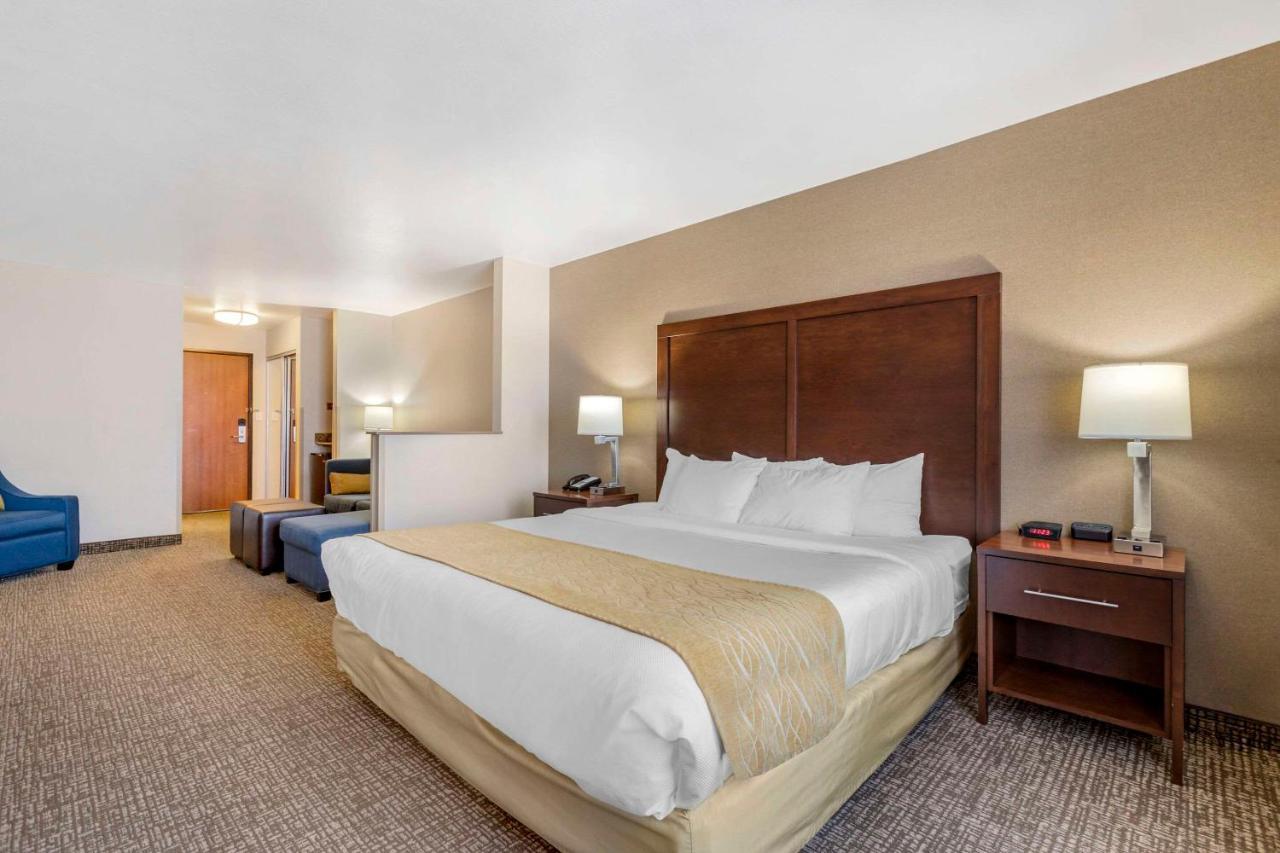 Comfort Inn & Suites Mitchell I-90 Екстериор снимка